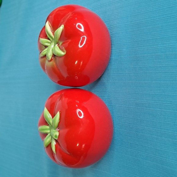 Vintage Large ceramic tomatoes 🍅 salt and pepper set - Picture 1 of 6